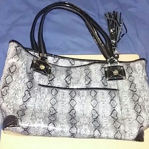 Like new marc fisher bag